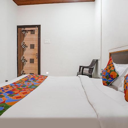 Fabexpress Sai Lodging I - Nr Nashik Railway Station Eksteriør billede