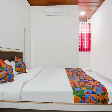 Fabexpress Sai Lodging I - Nr Nashik Railway Station Eksteriør billede