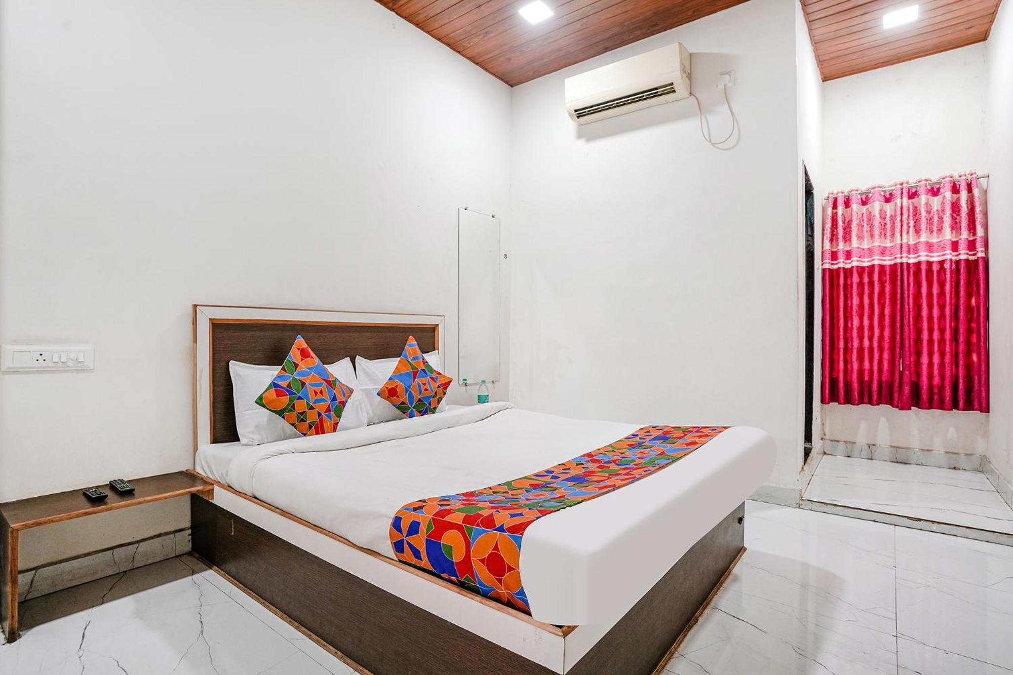 Fabexpress Sai Lodging I - Nr Nashik Railway Station Eksteriør billede