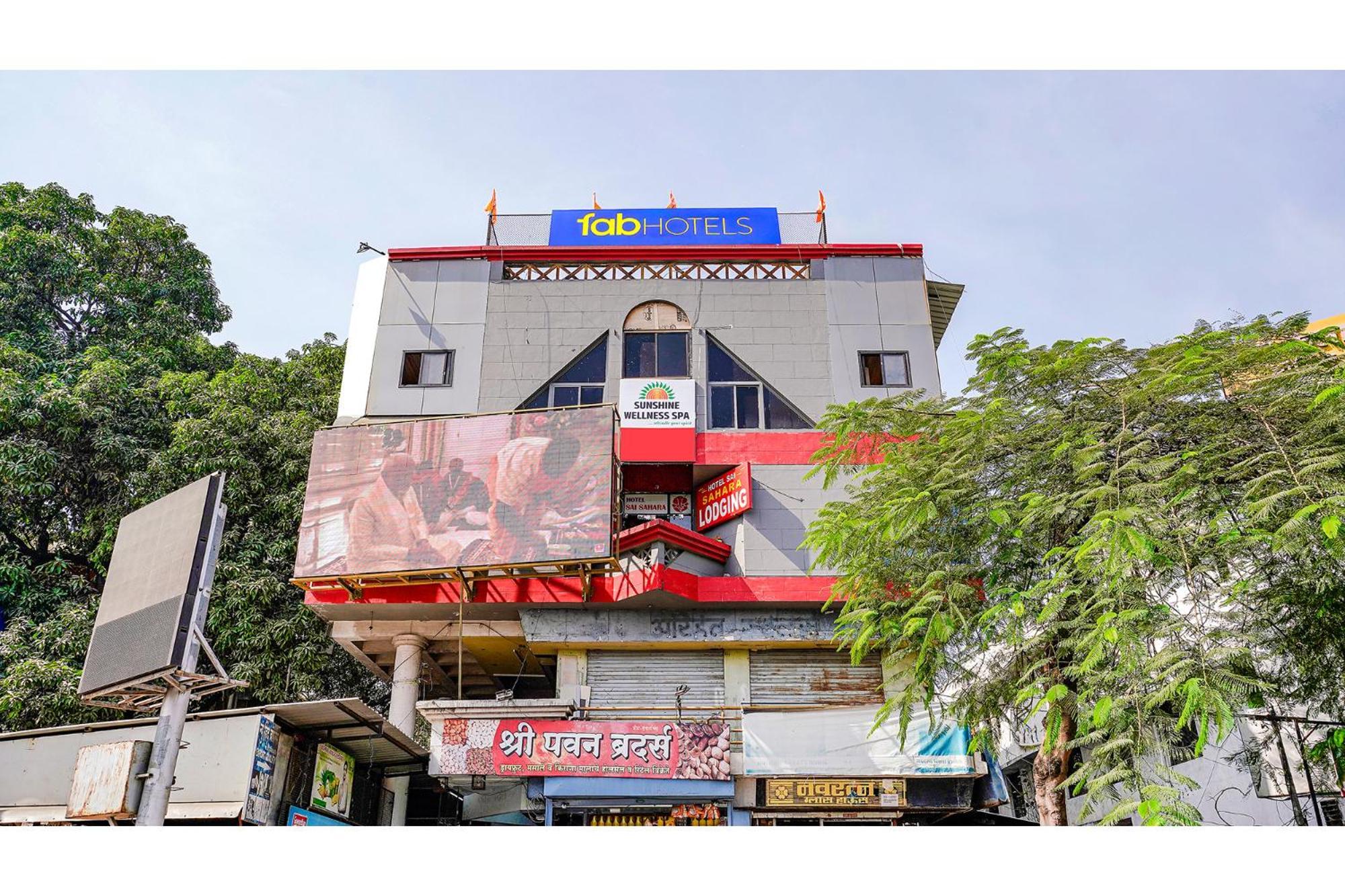 Fabexpress Sai Lodging I - Nr Nashik Railway Station Eksteriør billede